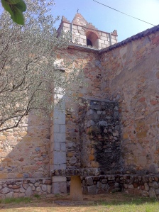 Detall lateral de l'església